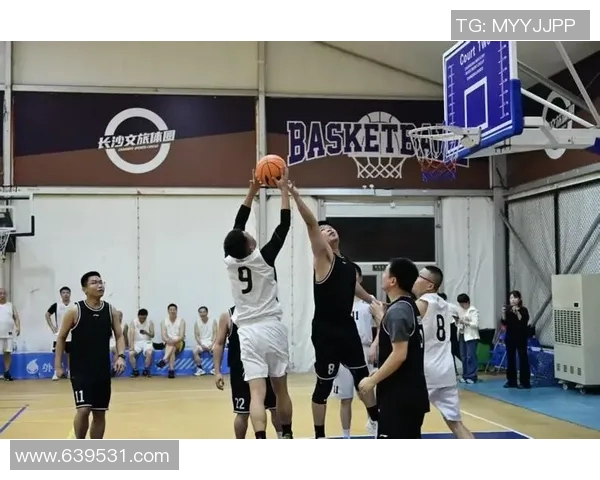 篮球与足球巨星同台竞技共话体育梦想的精彩瞬间